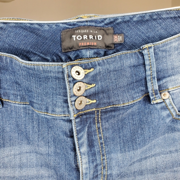 Torrid 3 Button Distressed Skinny Jegging Jean - Picture 4 of 13